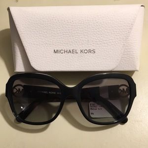100% authentic Michael Kors sunglasses 😎